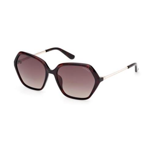 Stijlvolle zonnebril in bruine tint Guess , Black , Dames