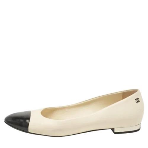 Pre-owned Leather flats Chanel Vintage , White , Dames