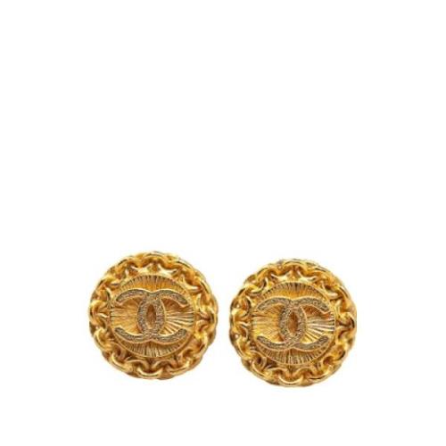 Pre-owned Metal earrings Chanel Vintage , Yellow , Dames