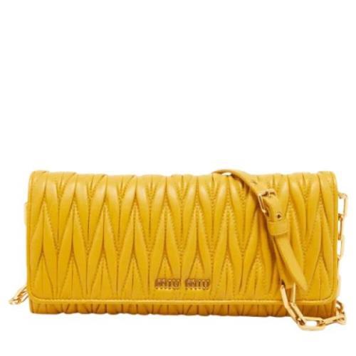 Pre-owned Leather wallets Miu Miu Pre-owned , Yellow , Dames