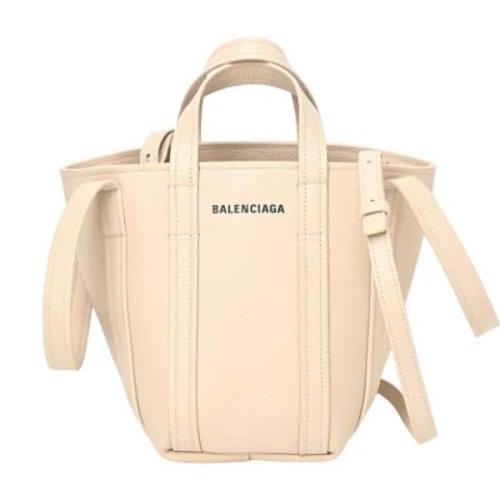 Pre-owned Leather shoulder-bags Balenciaga Vintage , Beige , Dames