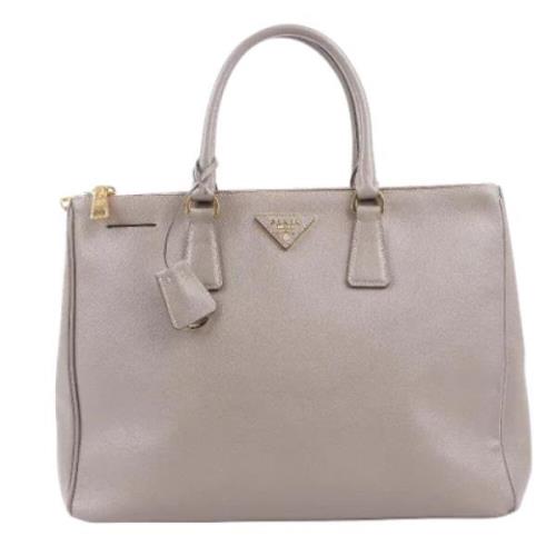 Pre-owned Leather handbags Prada Vintage , Gray , Dames