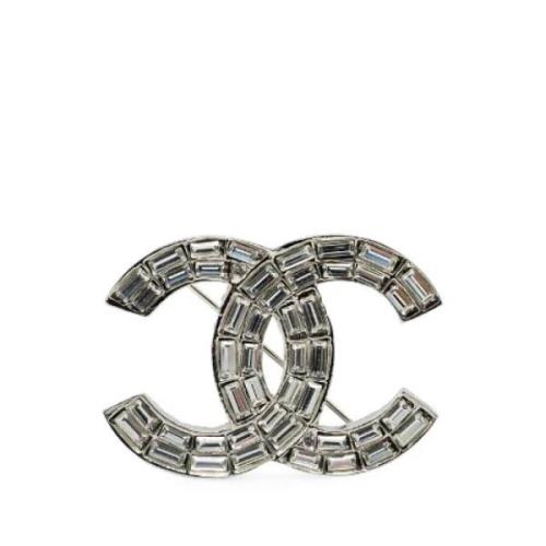 Pre-owned Metal brooches Chanel Vintage , Gray , Dames