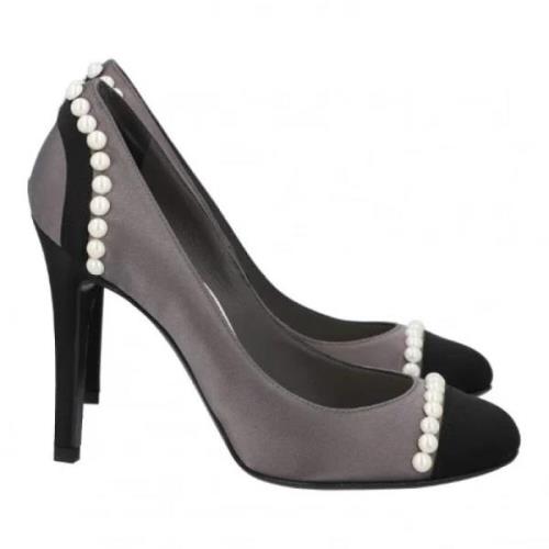 Pre-owned Satin heels Chanel Vintage , Gray , Dames