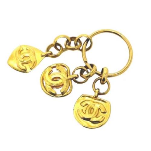 Pre-owned Metal key-holders Chanel Vintage , Yellow , Dames