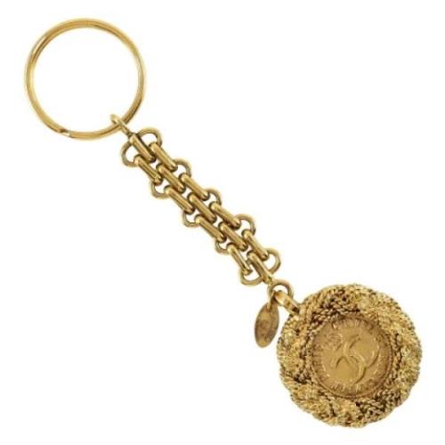 Pre-owned Metal key-holders Chanel Vintage , Yellow , Dames