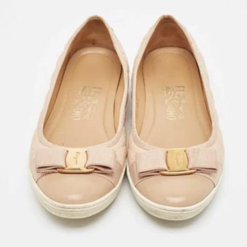 Pre-owned Leather flats Salvatore Ferragamo Pre-owned , Beige , Dames