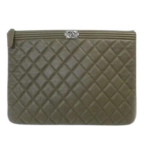 Pre-owned Leather clutches Chanel Vintage , Green , Dames