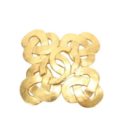 Pre-owned Metal brooches Chanel Vintage , Yellow , Dames