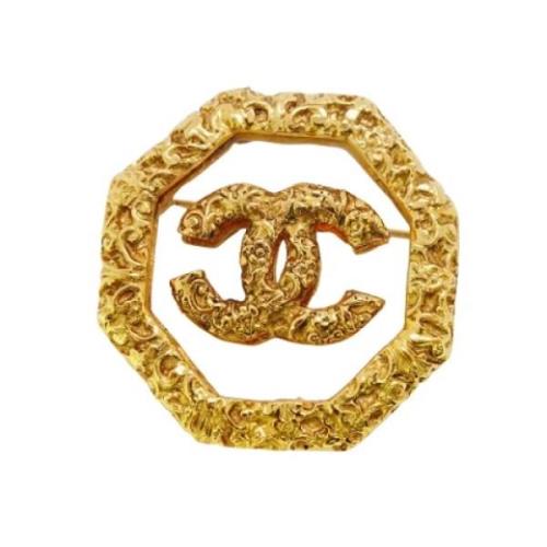 Pre-owned Metal brooches Chanel Vintage , Yellow , Dames