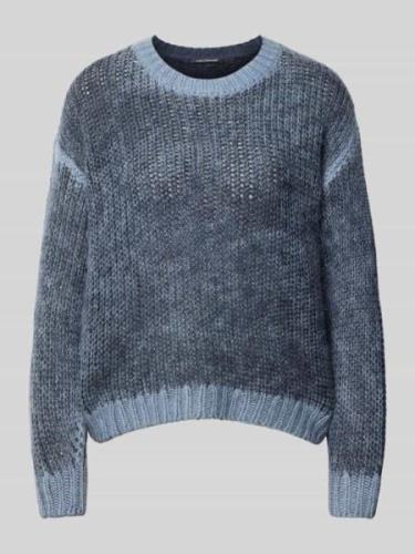 Gebreide pullover met extra brede schouders