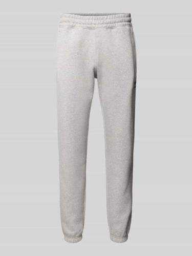 Tapered fit sweatpants met labelstitching