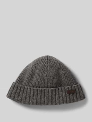 'Beanie met labelbadge