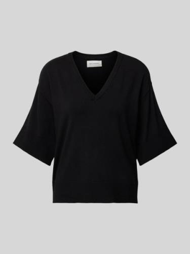 Oversized T-shirt van viscose met V-hals, model 'Eslina'