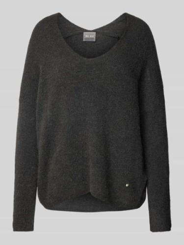 Gebreide pullover met V-hals, model 'THORA'