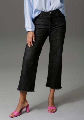 Aniston CASUAL 7/8 jeans met iets gerafelde voetzoom