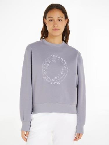 NU 20% KORTING: Calvin Klein Sweatshirt TONAL EMB GRAPHIC SWEATSHIRT