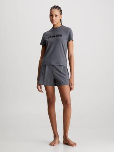 Calvin Klein Pyjama S/S SLEEP SET met een logo-opschrift op borsthoogt...