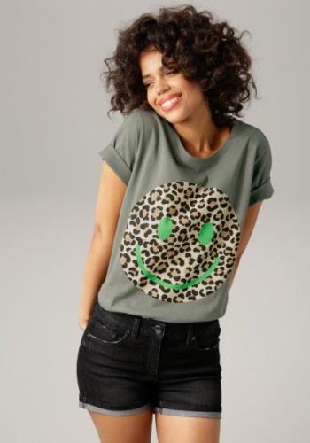 Aniston CASUAL T-shirt met smiley print in animal look op de voorkant