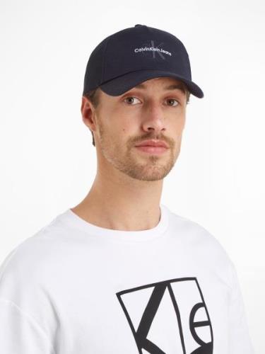 Calvin Klein Truckerpet MONO LOGO EMBRO TRUCKER HAT