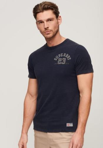 NU 20% KORTING: Superdry T-shirt VINTAGE ATHLETIC CHEST S/S TEE