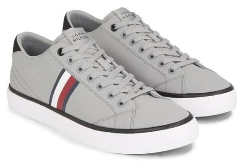 Tommy Hilfiger Sneakers TH HI VULC LOW STRIPES MESH met zijstrepen, vr...