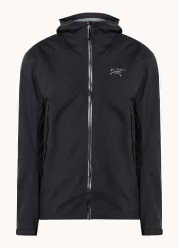 Arc'teryx Beta softshell jack met capuchon en ritszakken